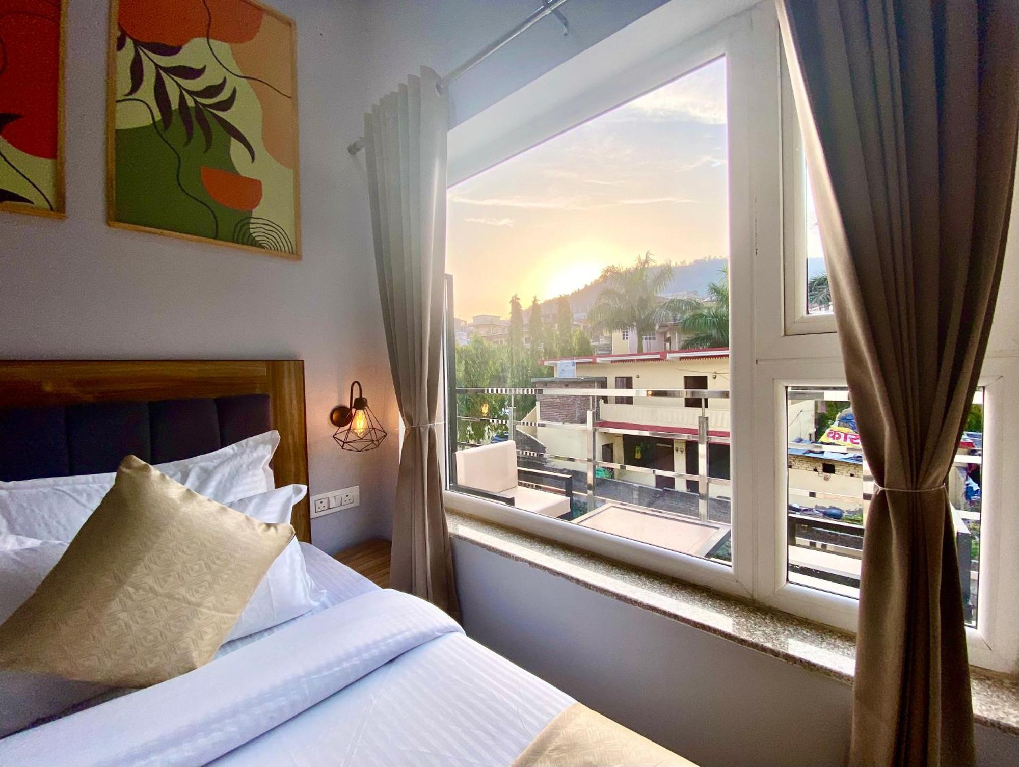 Hotel Wraveler Inn Rishikesh Exterior photo